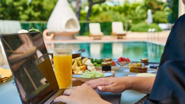 【やっぱり気になる】ノマドワーカーの年収は?